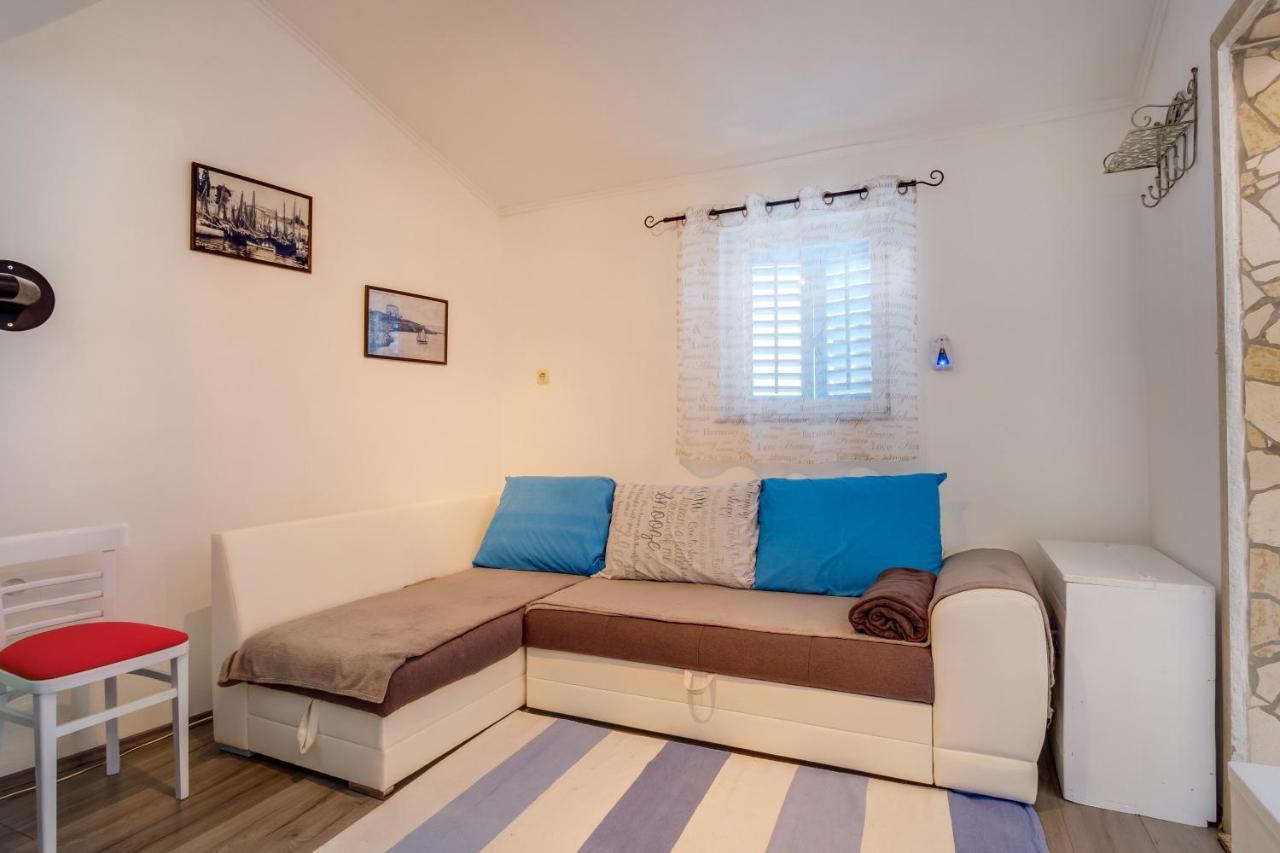 וולי לוסיניי Apartments Kastel מראה חיצוני תמונה