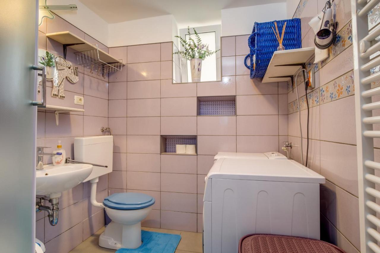 וולי לוסיניי Apartments Kastel מראה חיצוני תמונה