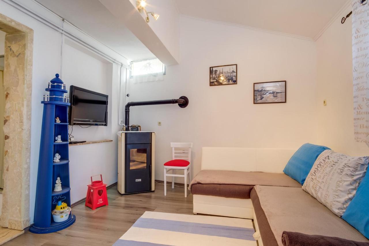 וולי לוסיניי Apartments Kastel מראה חיצוני תמונה
