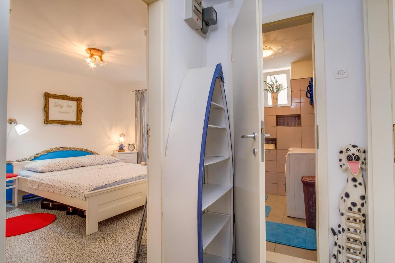 וולי לוסיניי Apartments Kastel מראה חיצוני תמונה