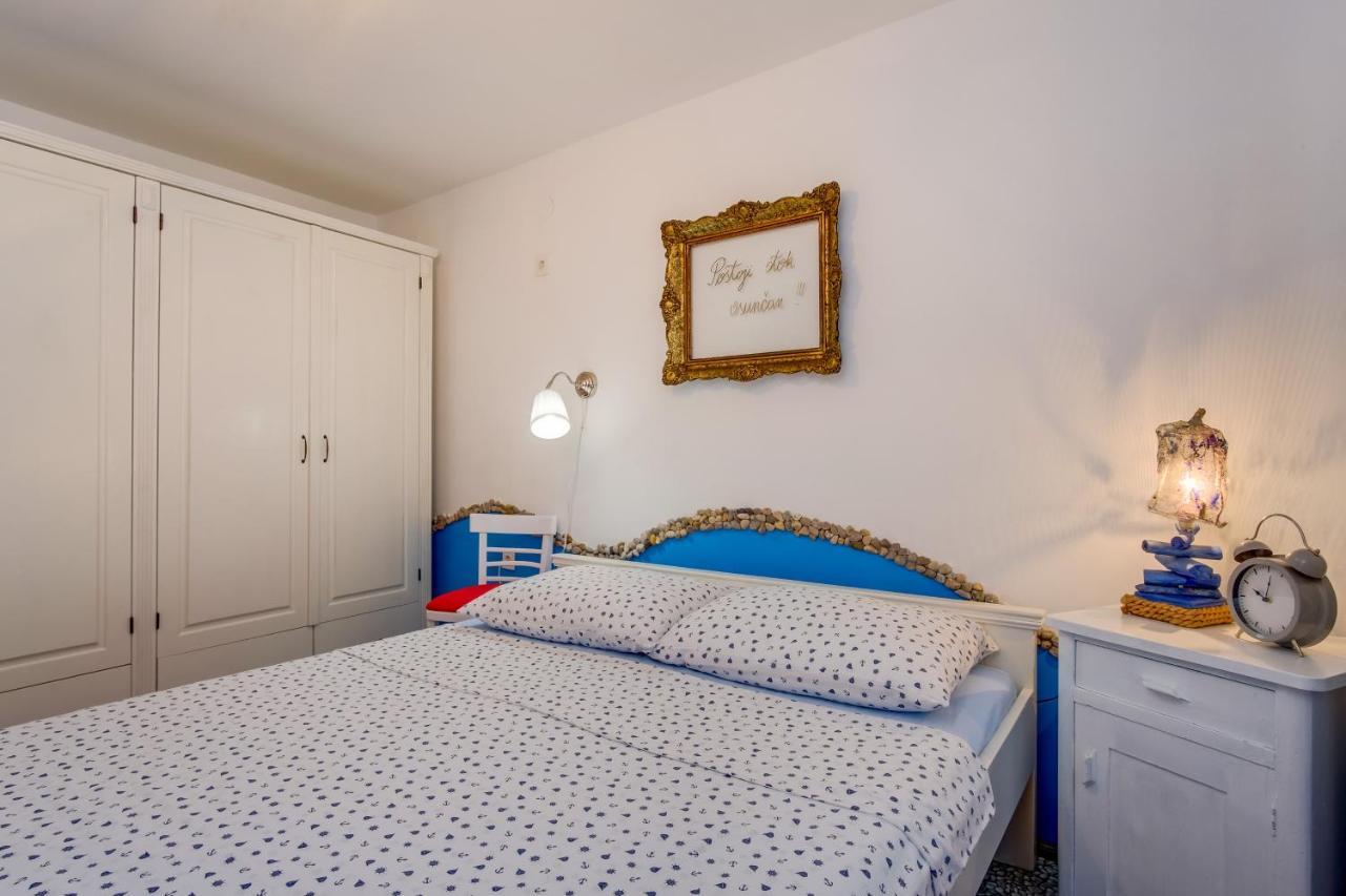 וולי לוסיניי Apartments Kastel מראה חיצוני תמונה