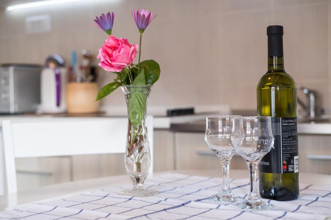 וולי לוסיניי Apartments Kastel מראה חיצוני תמונה